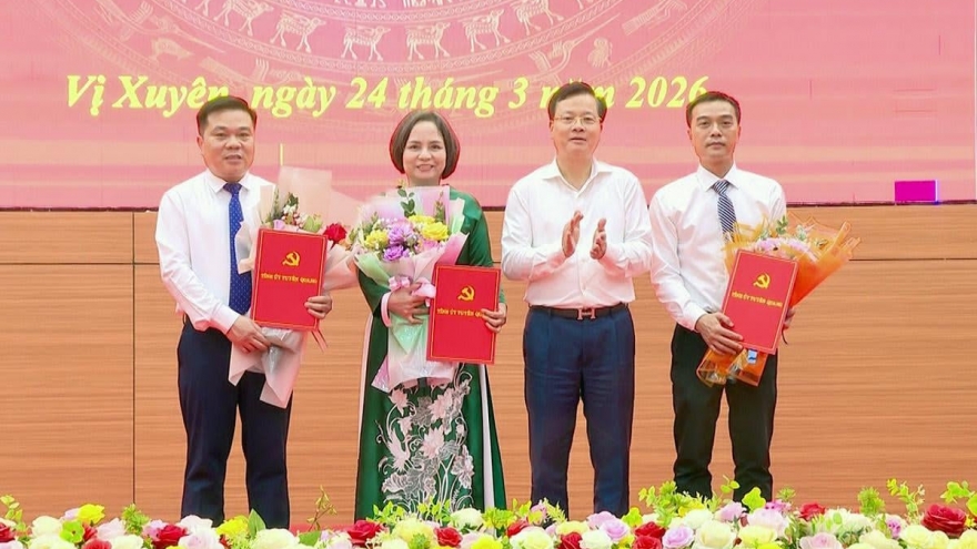 Tuyên Quang công bố các quyết định về công tác cán bộ